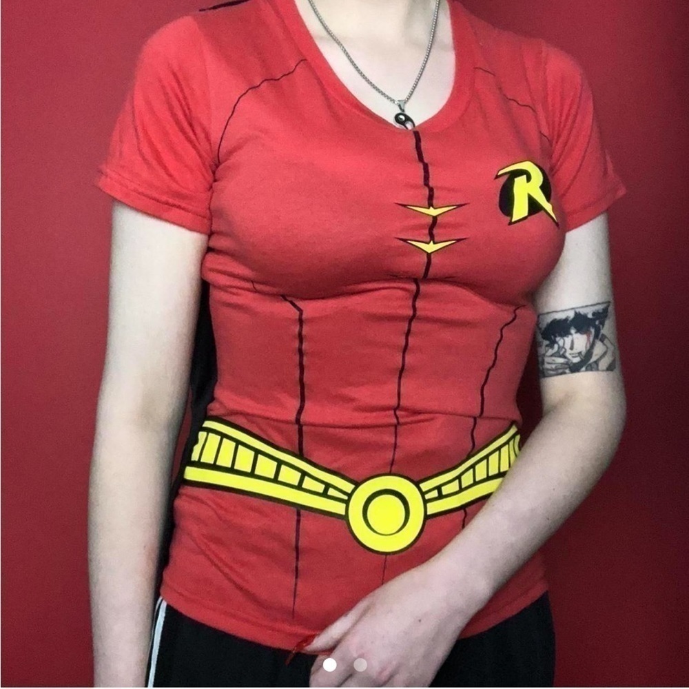 Red and yellow Robin  tee shirt with Velcro cape♥️💛​​​​​​​​​​​​​​​​​​​​​​​​​